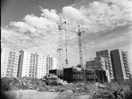 Ă©pĂŒlĆ panelhĂĄz daruval