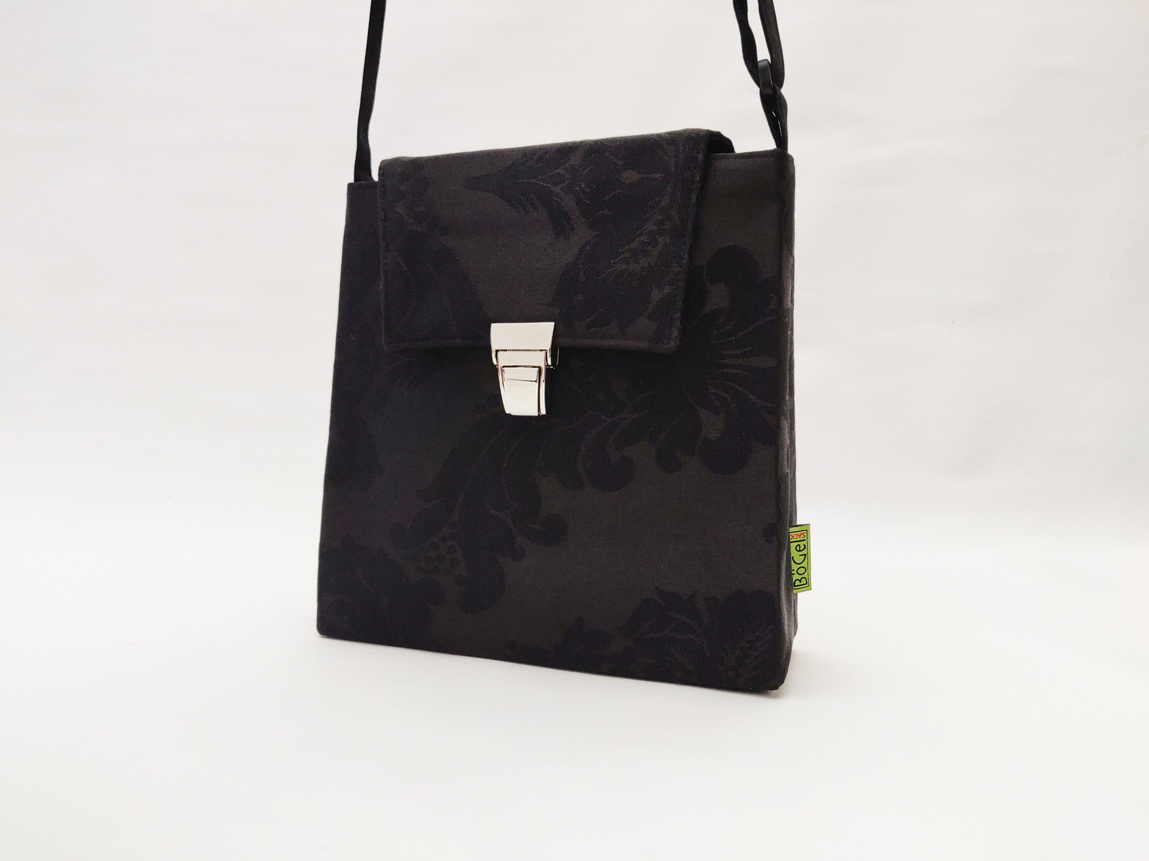 Handtasche schwarz floral, Steckschloss
