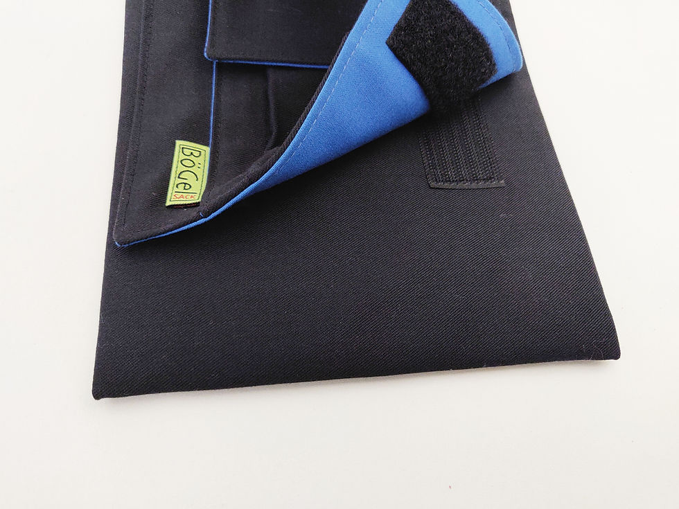 Miniaturbild: Gürteltasche mit Handyfach auf der Klappe