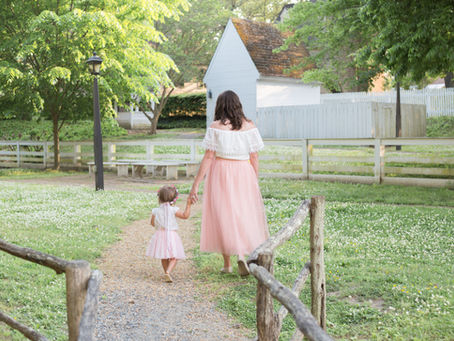Colonial Williamsburg Mommy & Me Portraits || Elizabeth Collado Photography