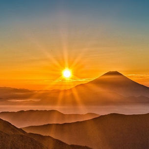 🌟 Rise Above: Unlocking the Power of Selflessness on Our Journey 🌈