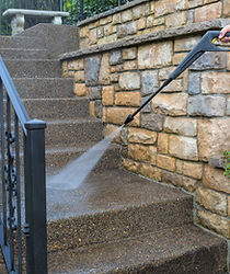 階段上の圧力洗濯機