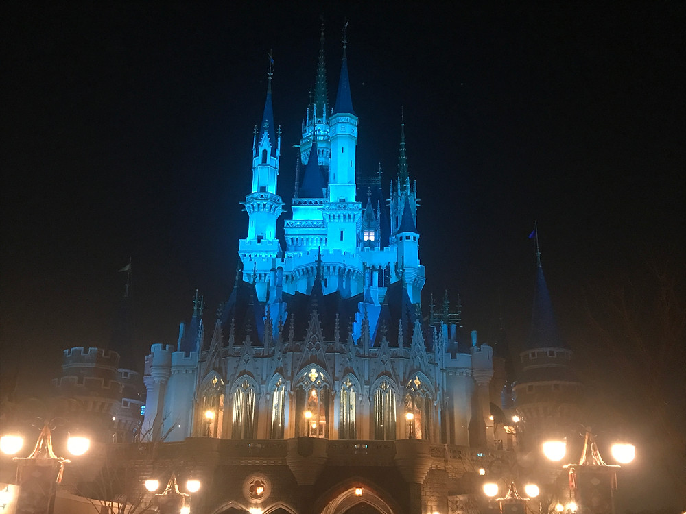 The Castle at Tokyo Disneyland is absolutely gorgeous!! <3 <3
