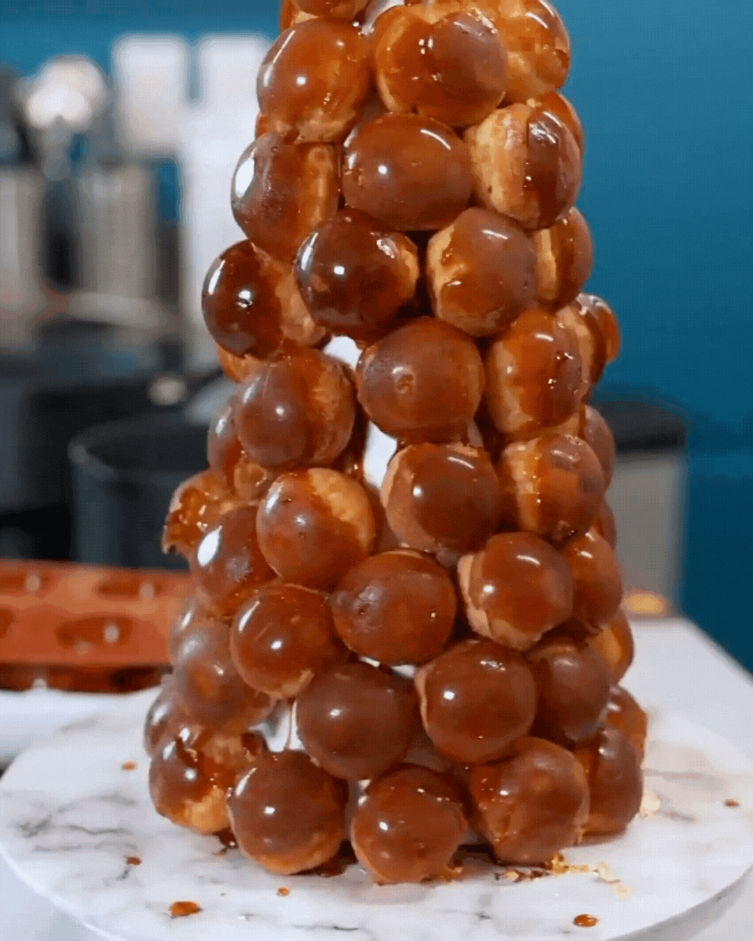 giphy gif extrait video croquembouche.gif