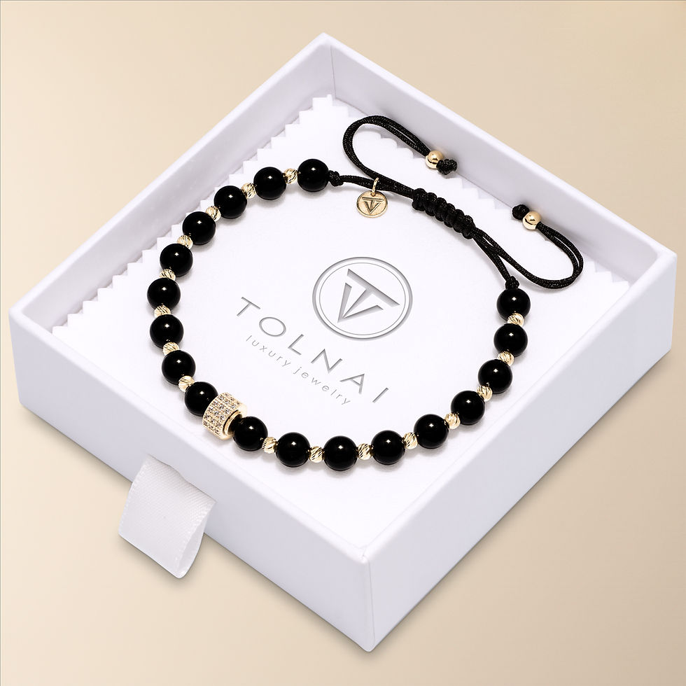 Indexkép: Női óra kísérő arany karkötő fehér cirkónia köves arany gyönggyel, fekete ásványokkal prémium díszdobozban.