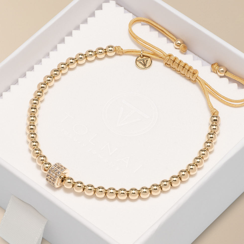 Óra kísérő arany karkötő fehér kristály cirkónia kövekkel - egyedi ékszer valódi értékkel.