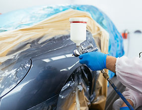 Spritzpistole zur Lackierung eines Autos