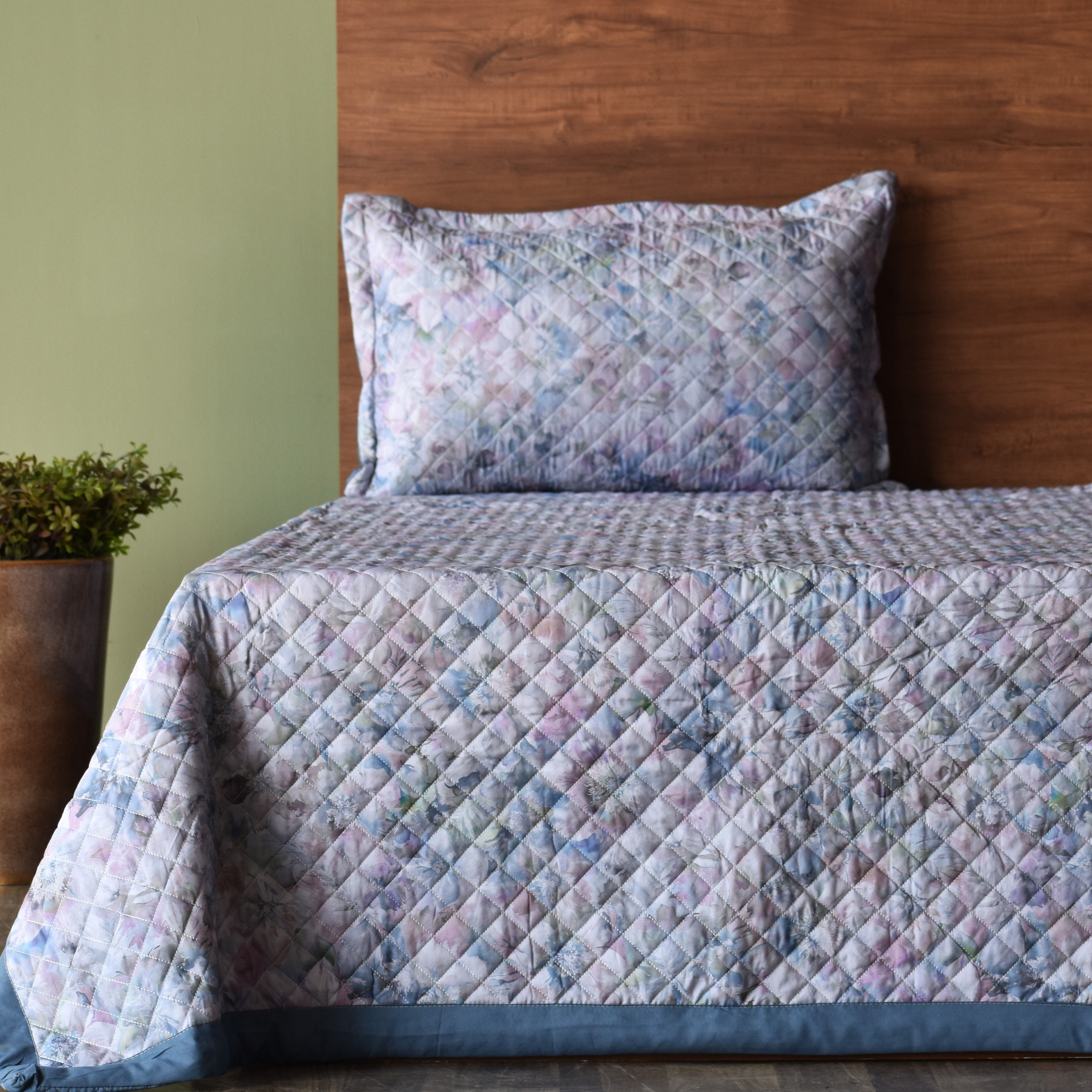 Metropolis Azzaro Quilted Bed Cover With Pillow Cases