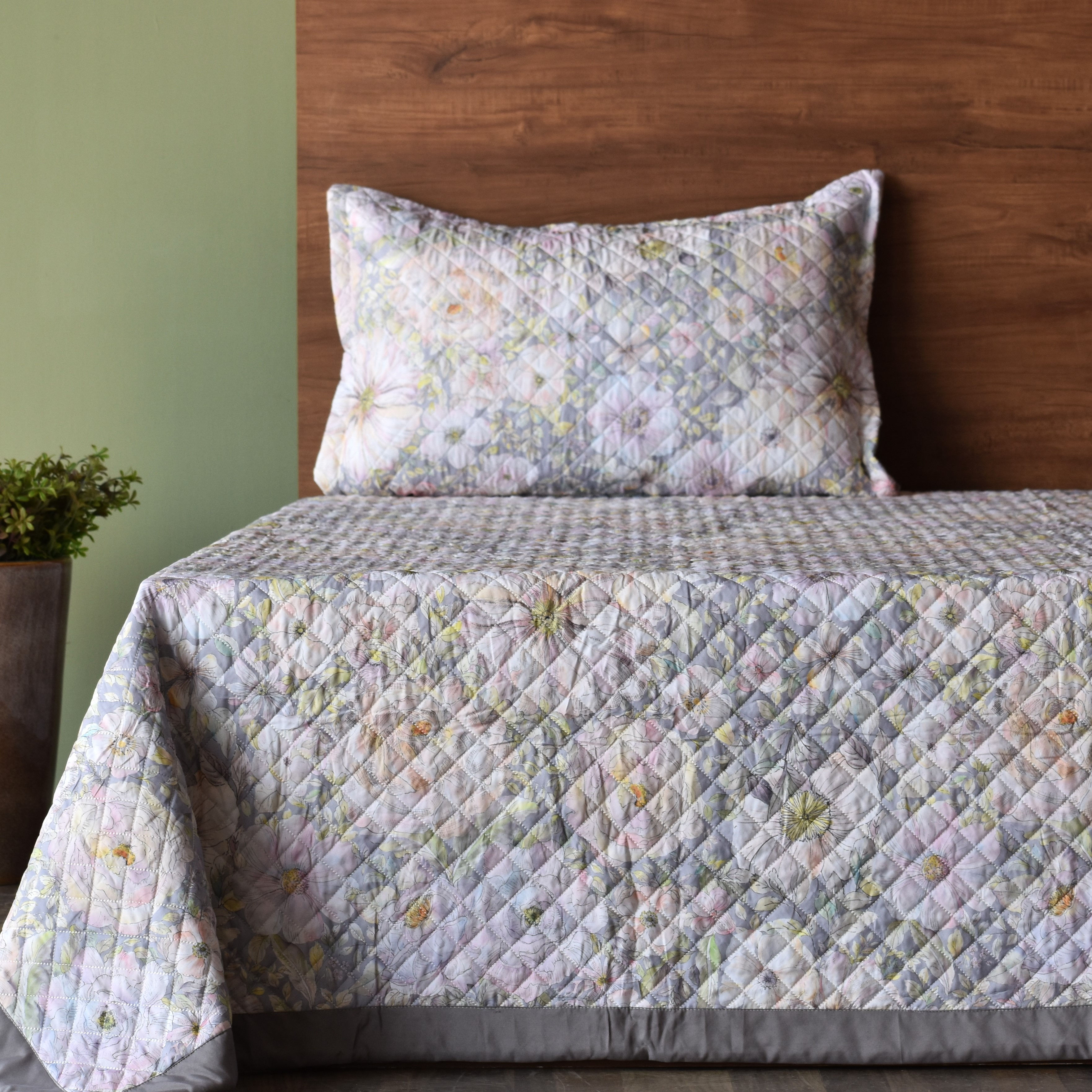 Metropolis Azzaro Quilted Bed Cover With Pillow Cases