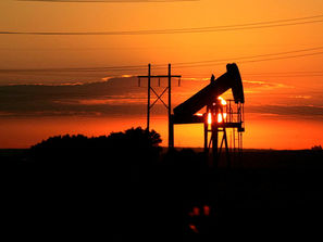 El Brent abre con fuertes pérdidas tras el cambio del contrato de referencia