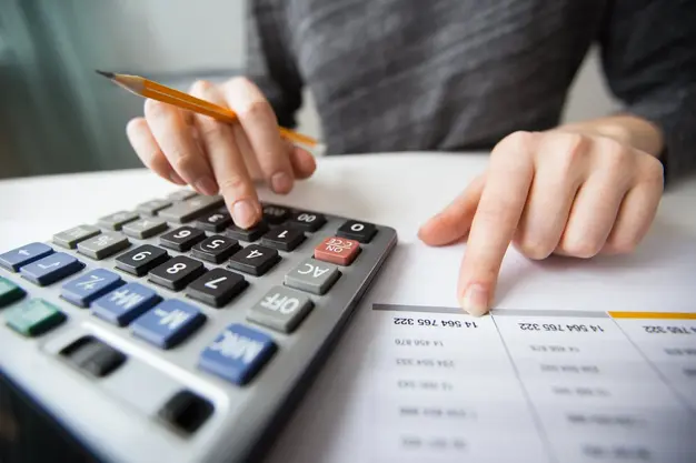 Analizando la solvencia financiera: el ratio Deuda Neta/EBITDA en perspectiva.