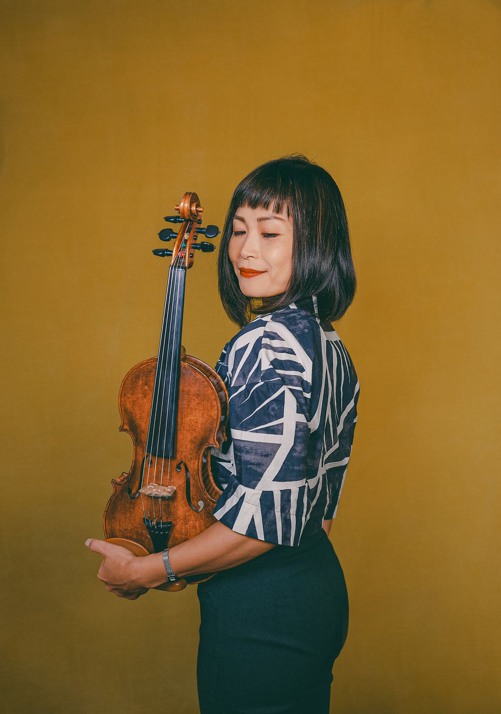 大村朋子/Violin