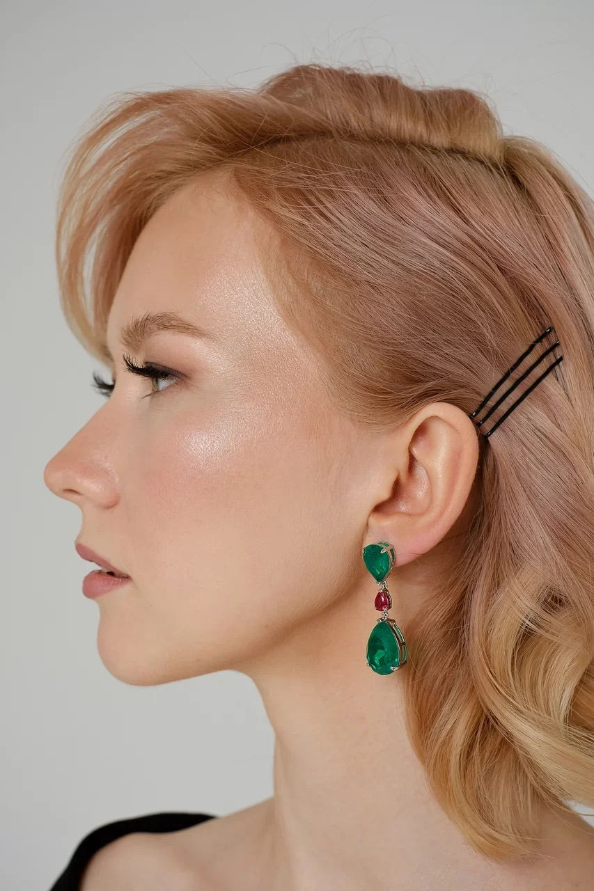 Miniatura: Aretes Gemini de plata con esmeralda