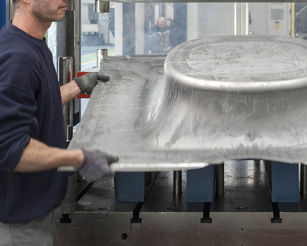 Thumbnail: Kristalia, Holo Tisch