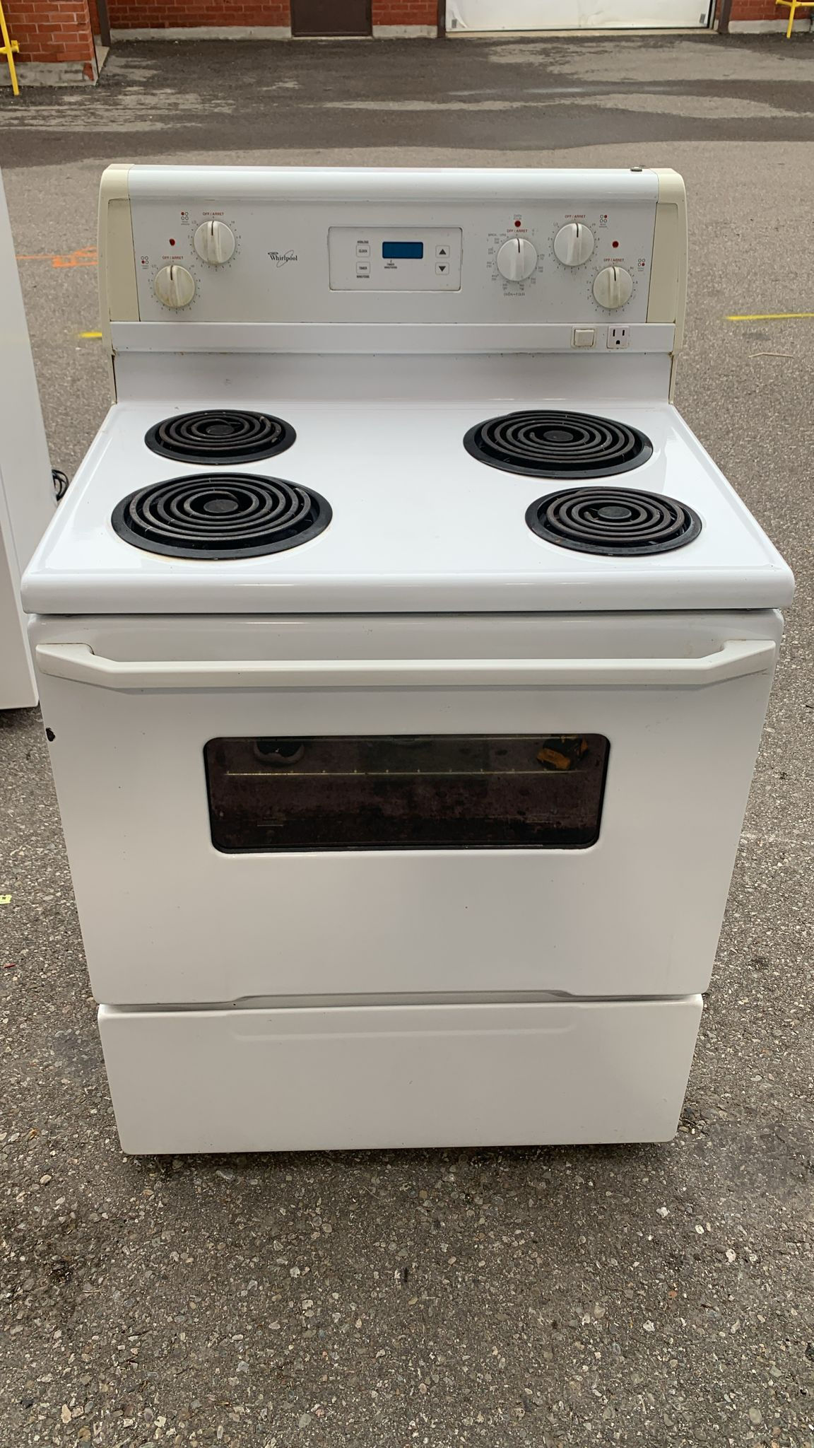 Stove - 30 Whirlpool 5.3 Cu. Ft. Electric Range - White - Used