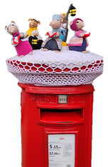 Decorated Post Box Christmas.png