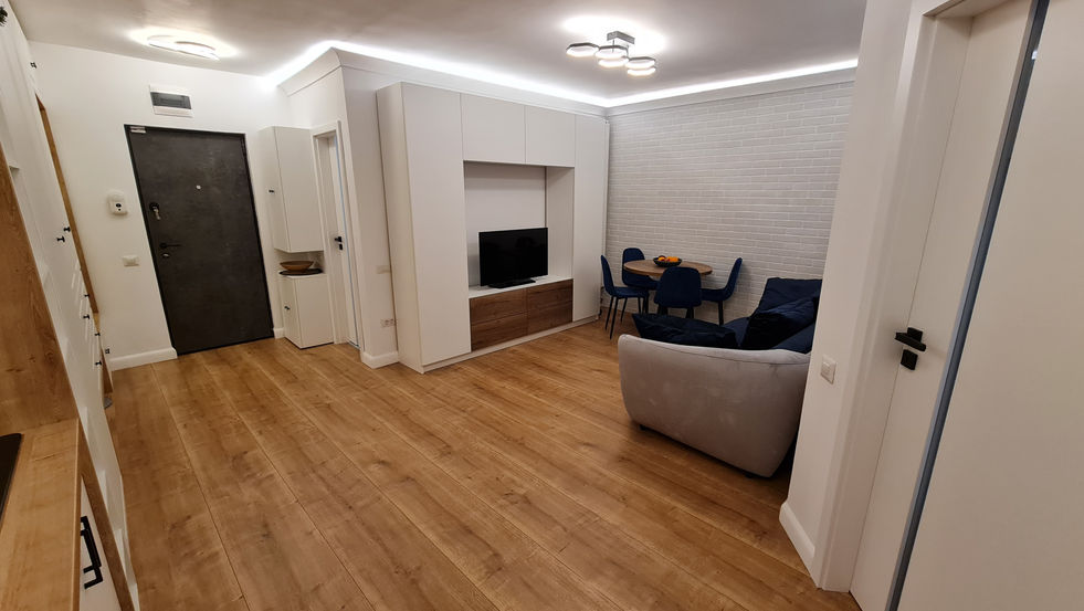 Living modern amenajat cu mobilier la comandă