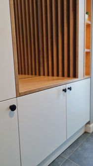 Mobilier contemporan pentru hol realizat la comandă