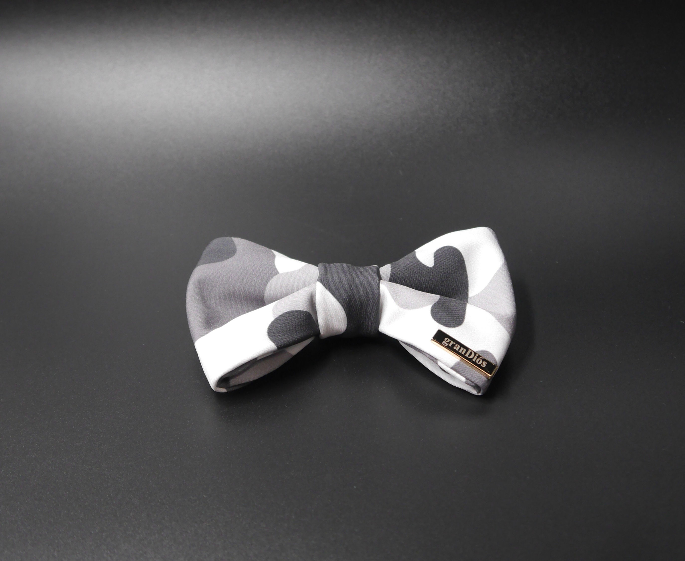 Halsbandfliege Camouflage grau