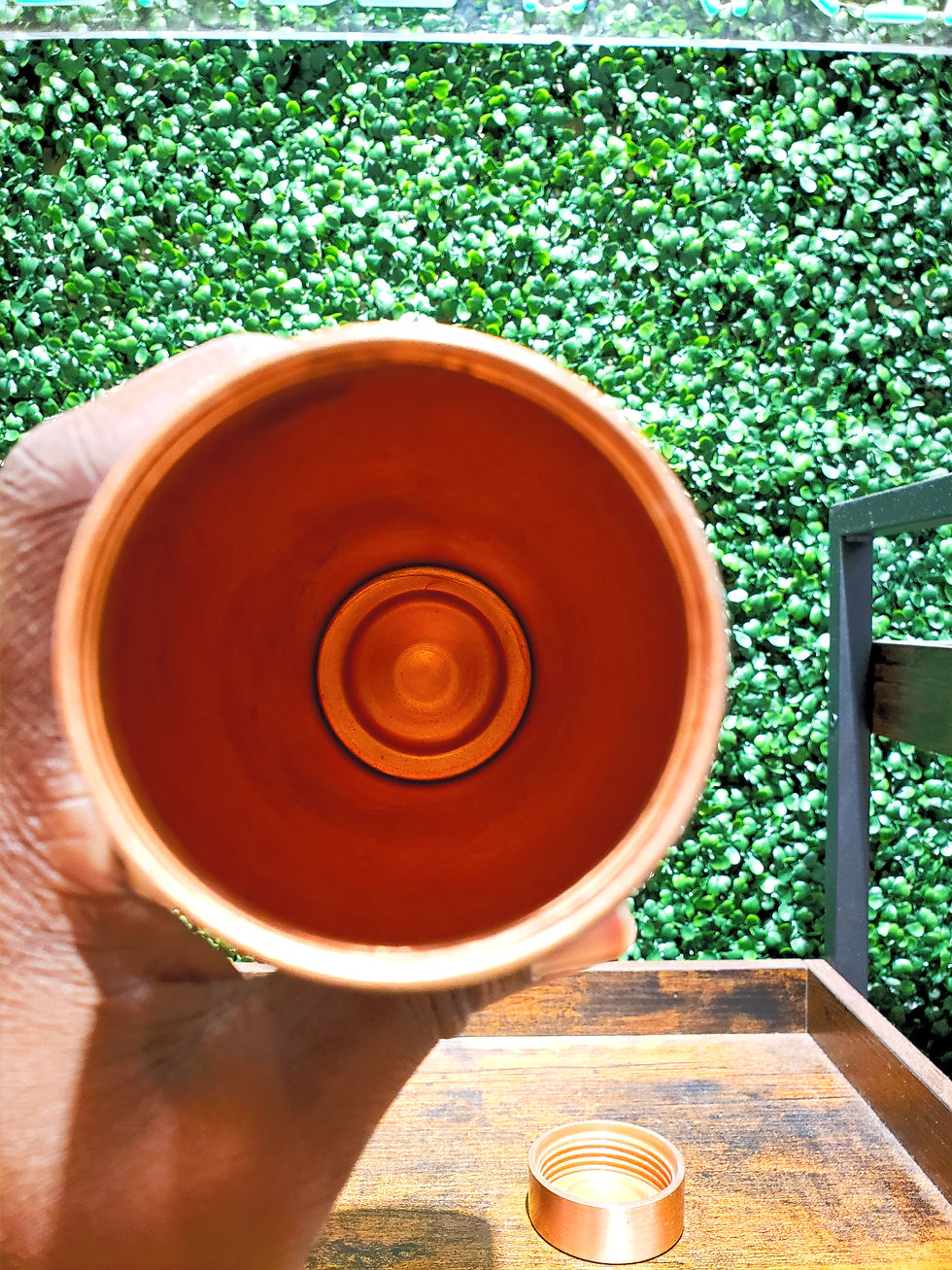 Miniatura: inside a pure copper bottle