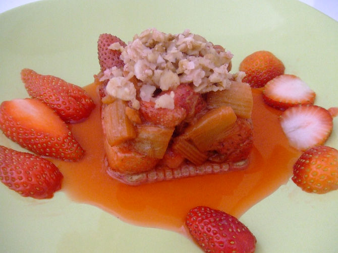 Crumble gourmand Fraises rhubarbe