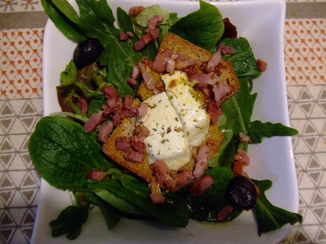 Salade de chèvre chaud au miel