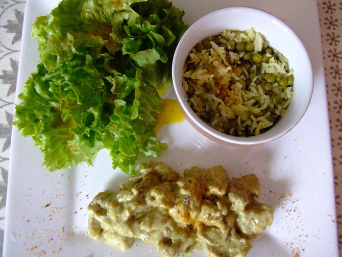 Émincé de volaille, salade croquante et son duo riz/petits pois #assiettecomplète#