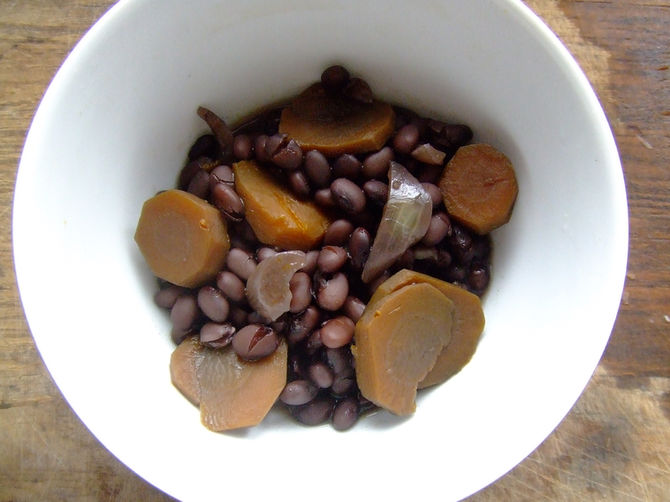 Haricots noirs aux carottes et oignons