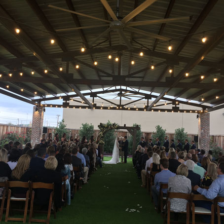 Choosing the Right Wedding DJ