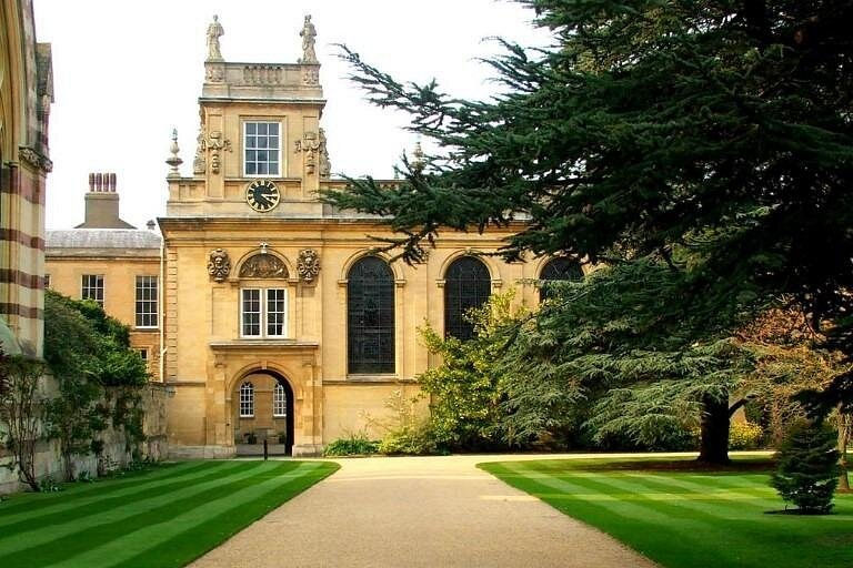 Thumbnail: Oxford University and City Tour for 2 or More