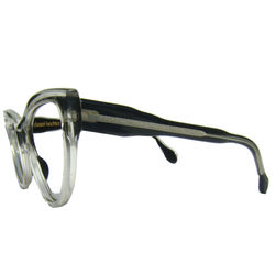 -D HECHTER  LARGE CAT EYESIDE VIEW