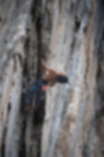 Arturo Sabek climbing Abducción Annunaki at La Boca