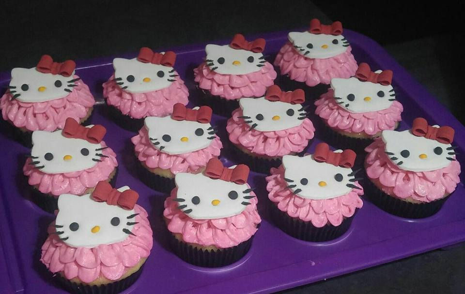 HELLO KITTY CUPCAKES