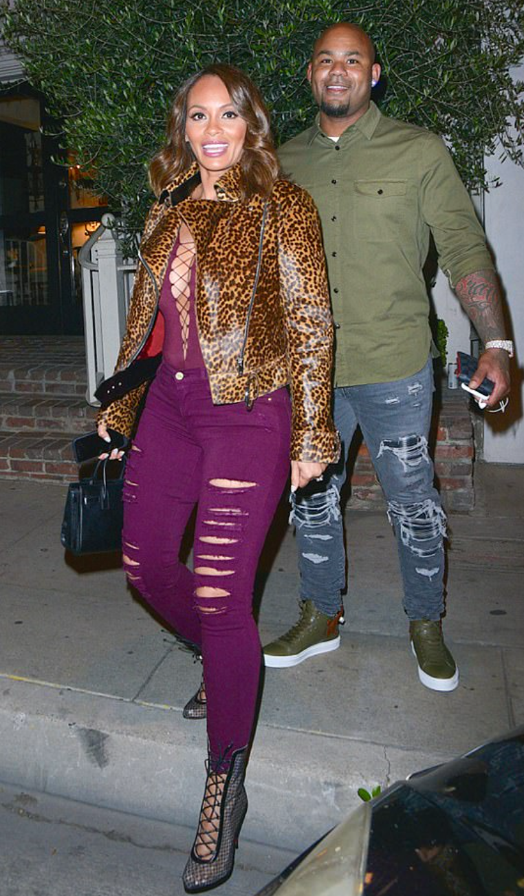 Evelyn Lozada is tired of bloggers and reporters trying to switch up the reason why she and Carl Crawford broke up. As we all know, Carl Crawford was arrest last week. Since Evelyn was engaged to Carl, she says that people have been trying to get a statement from her and are now trying to change her narrative and her truth.