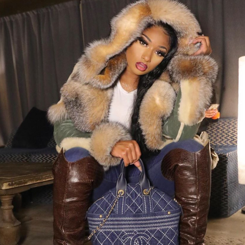 Megan Thee Stallion got on Instagram Live and explained the issues she is having with her first label 1501 Entertainment. 1501 Ent. is owned by ex-MLB player Carl Crawford and T Farris. According to Megan Thee Stallion, they informed her she was not allowed to drop any new music.