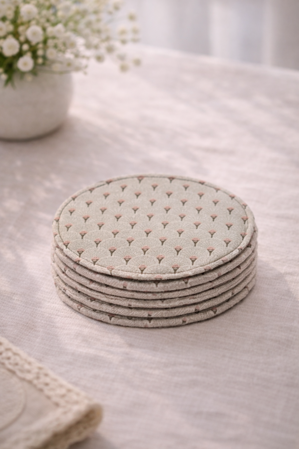 Lot de 6 dessous de verre ronds empilés - création textile artisanale