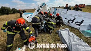 Professor e aluno morrem em queda de avião de pequeno porte na região