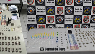 PM prende traficantes e apreende drogas, arma e dinheiro, em Marília 