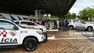 Homem usou faca de desossa para atacar idosos na Rodoviária de Bauru em crime passional. Outro foi preso após esfaquear a ex-mulher na frente dos filhos 