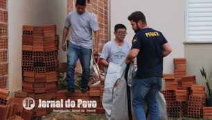 Polícia Civil prende homem que matou e enterrou companheira em quintal de casa na zona norte de Marília. Corpo foi achado hoje
