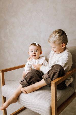 Søskenfotografering  i studio.
