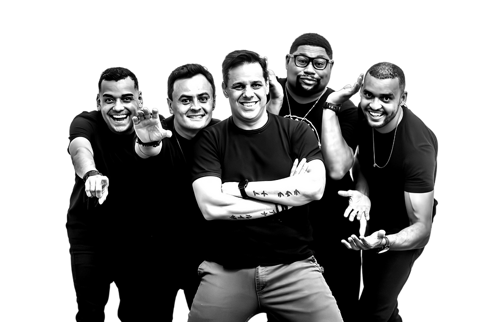 Os cinco integrantes do Bamboa Samba Club, banda para casamento e eventos, em foto oficial de divulgação