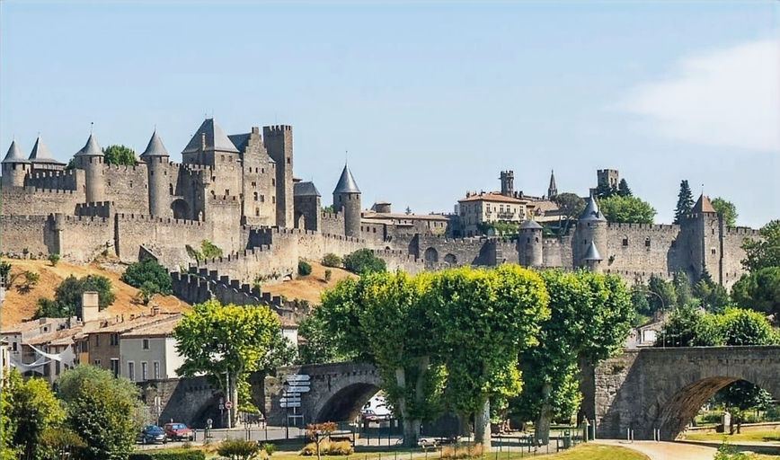 Cité médiévale de Carcassonne vue depuis le pont neuf à 5 minutes de l'Entre Nous, aude, occitanie, france