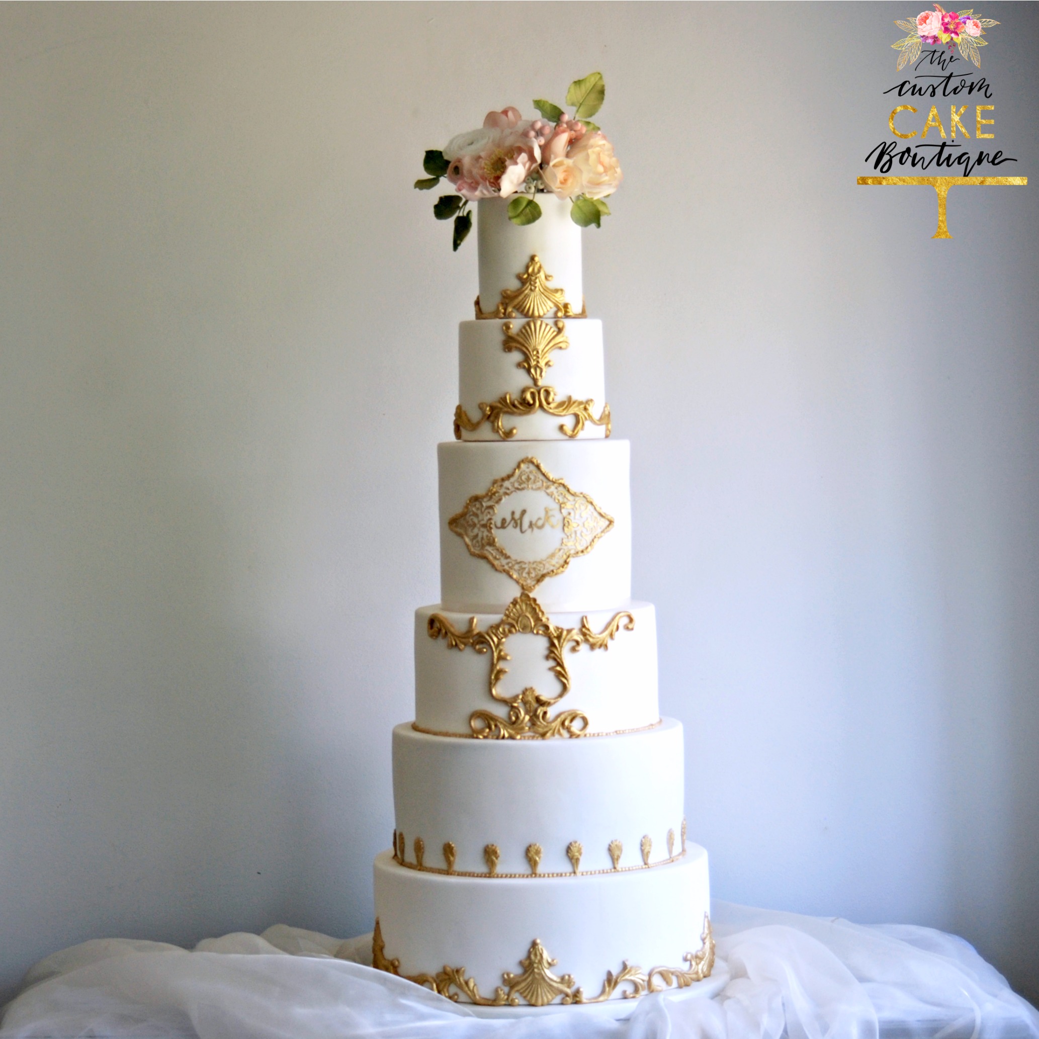Gold Scroll Wedding Cake & Sugar flowers