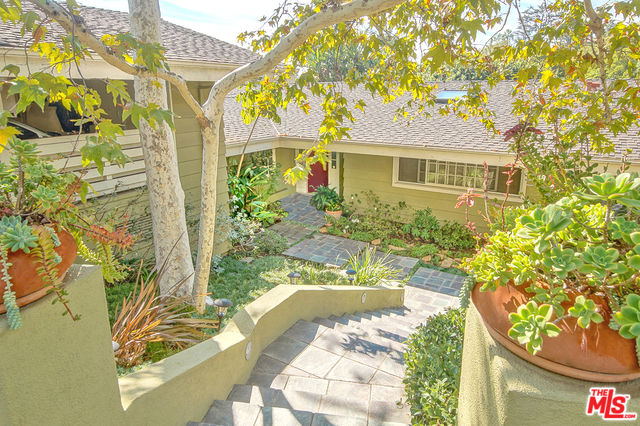 1095 Carolyn Way, Beverly Hills 90210