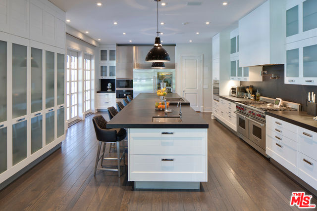 820 N Whitter Drive, Beverly Hills
