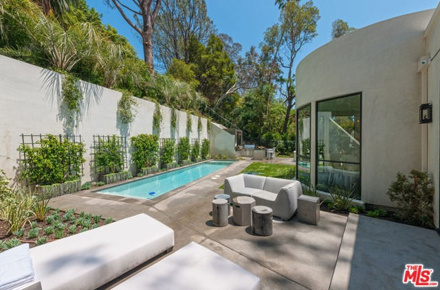 1114 Sutton Way, Beverly Hills