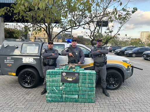 São Roque: Perseguição termina com motorista preso com fuzil e 257 kg de pasta-base de cocaína
