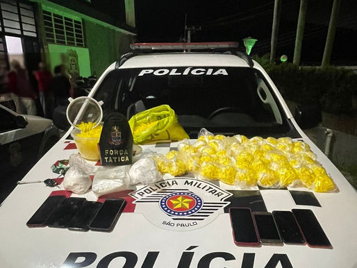 Após denúncia, PM dá flagrante, prende 10 pessoas e apreende mais de 4kg de droga no Jd. São Miguel