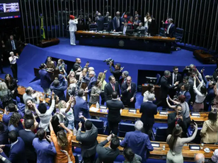 Senado aprova fim da escala 6x1 e estabelece jornada máxima de 40 horas semanais